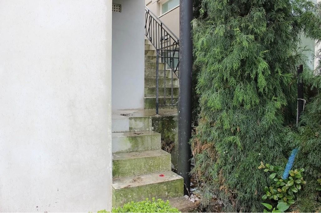 Concrete stairs, before
